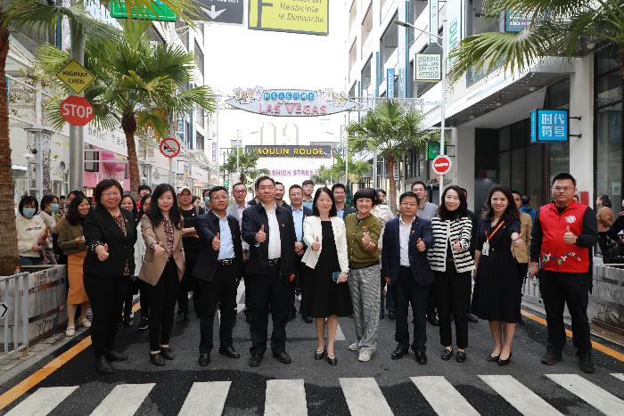 市委党校调研组及区委党校校领导一同参观福永电商直播产业园.jpg